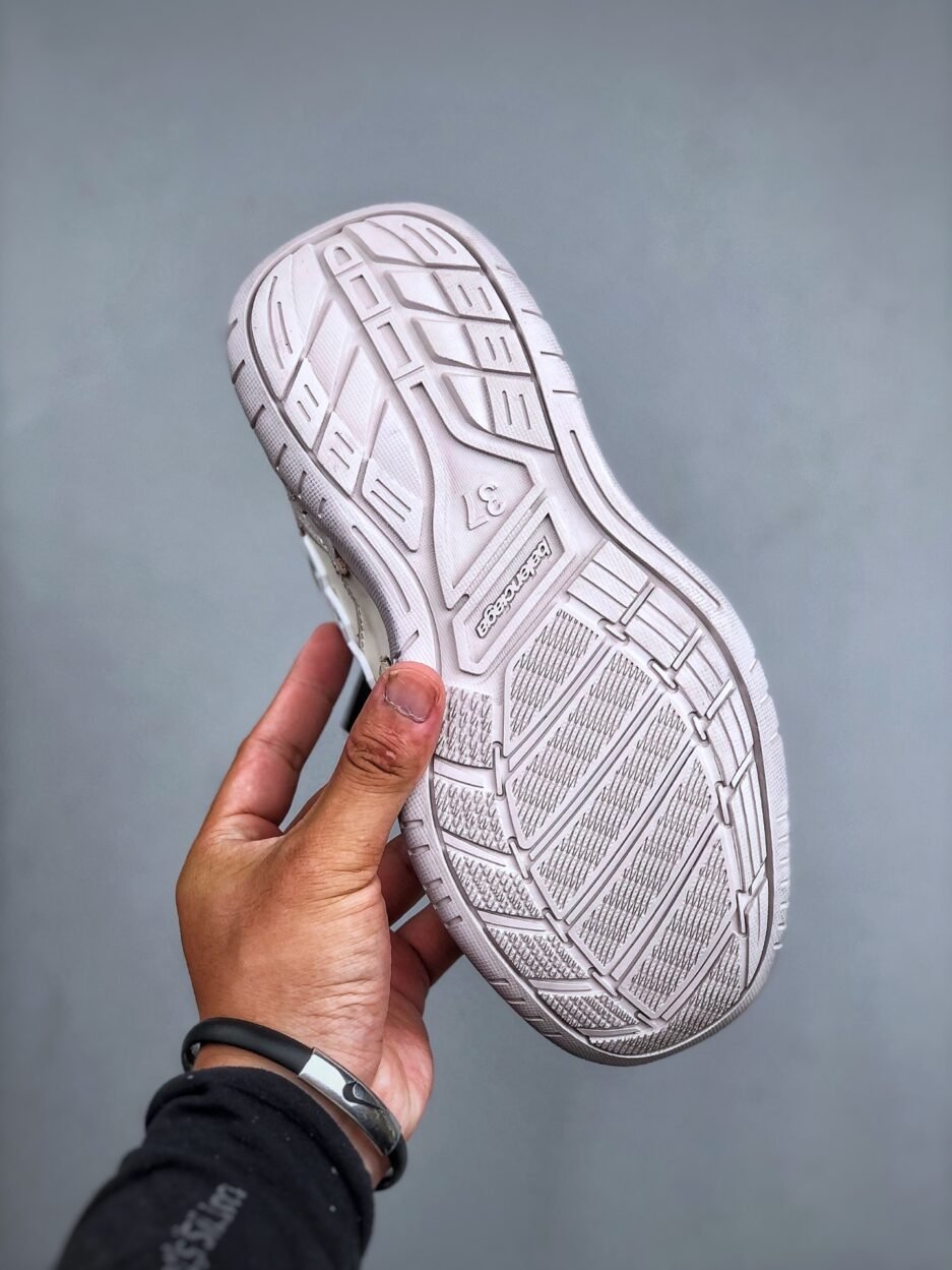 【OK版】Balenciaga 巴黎世家 Hamptons Worn Out 18代 手工做舊款 牛皮革 復古圓頭系帶低幫休閒鞋：圖片 9