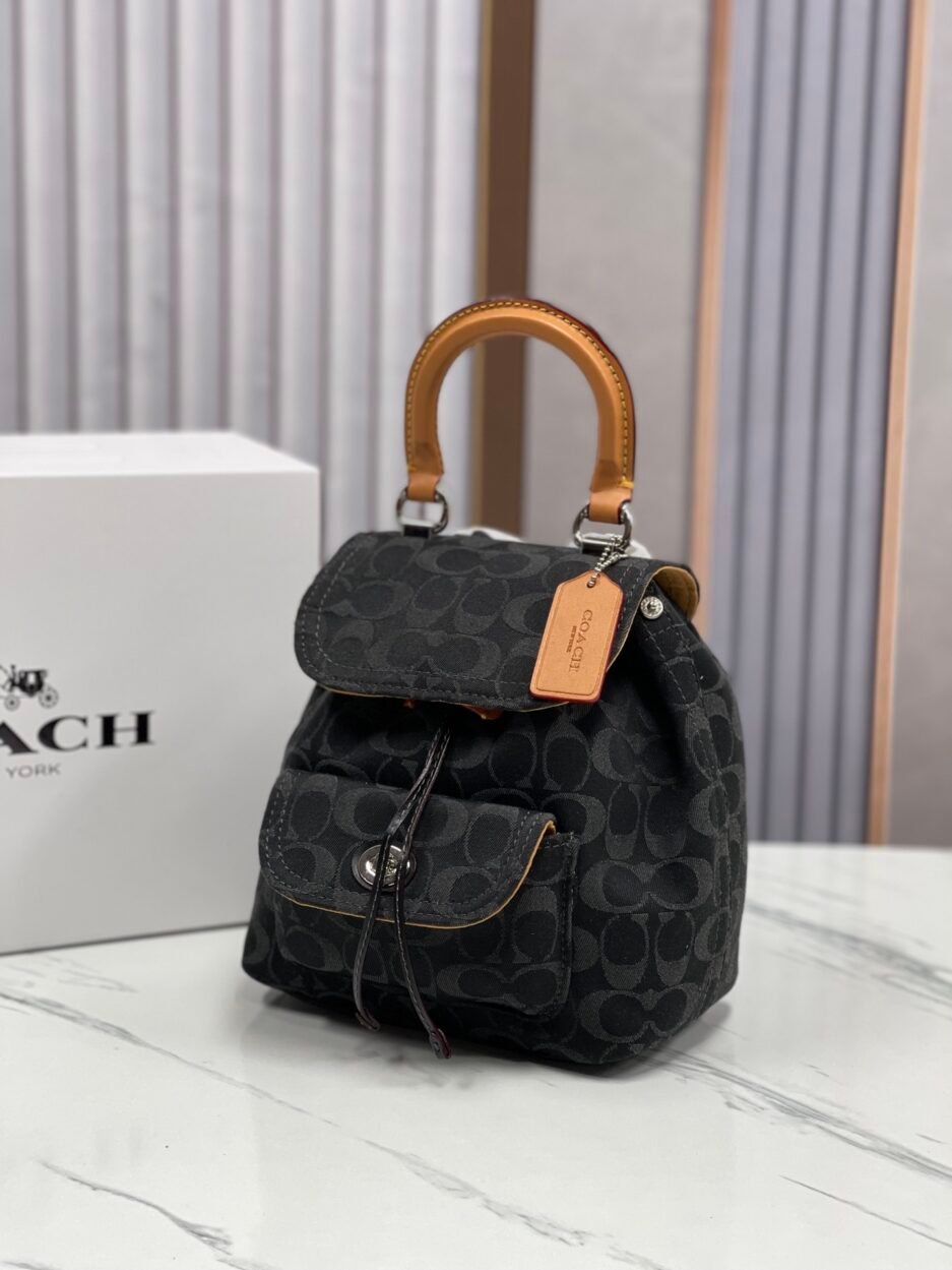 Coach/蔻驰新款 专柜款香布雷丹宁系列型号 CJ833 Riya Backpacks mini双肩背包